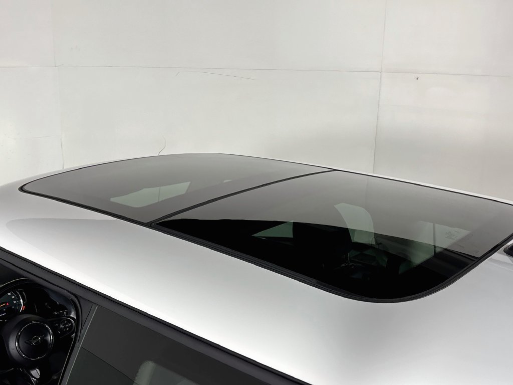 Used 2019 MINI Cooper 2-Door Hardtop w/ Premium Package FWD image 18