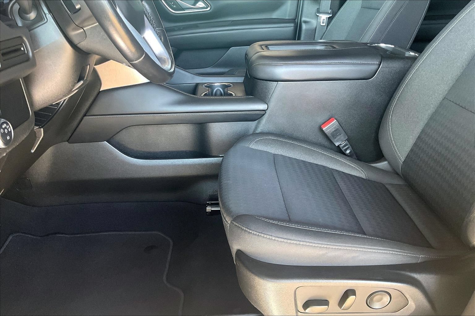 Used 2023 GMC Yukon XL SLE w/ Gmc Pro Safety Plus Package AWD/4WD image 16