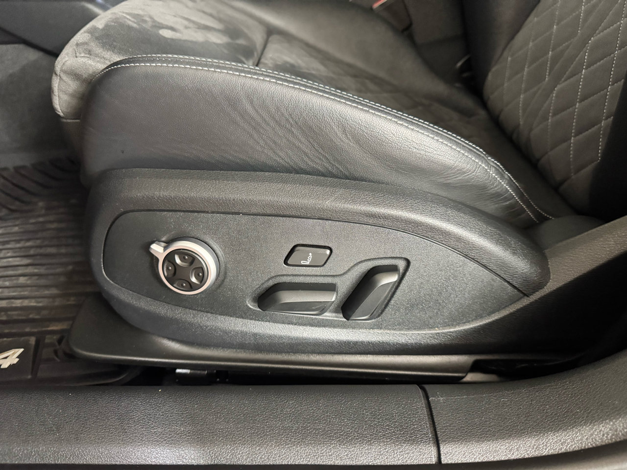 Used 2022 Audi S4 Premium image 14