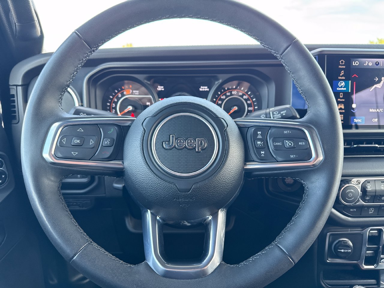Certified 2025 Jeep Wrangler Unlimited Sahara AWD/4WD image 14