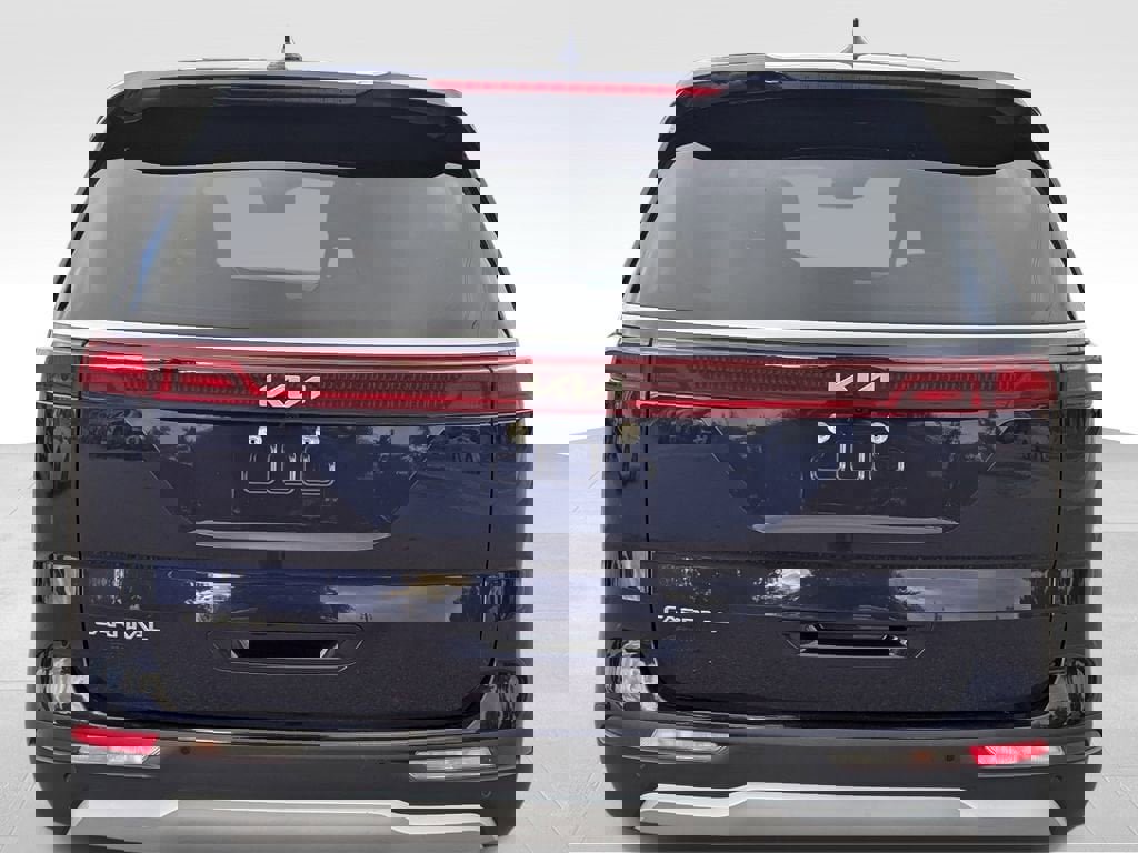 Certified 2024 Kia Carnival LX image 4