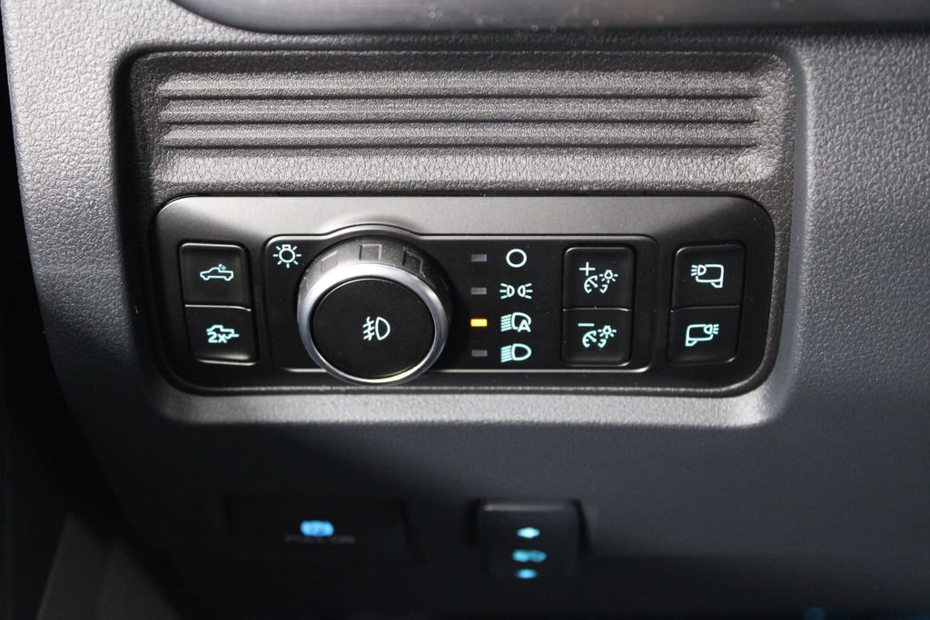 New 2026 Ford F250 Lariat w/ Black Appearance Package image 40