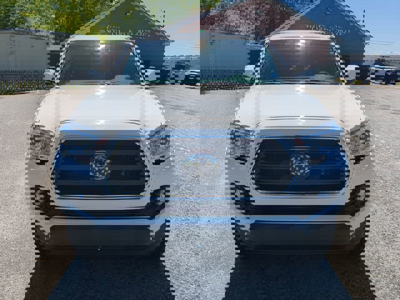 Used 2022 Toyota Tacoma SR5 w/ Technology Package image 7