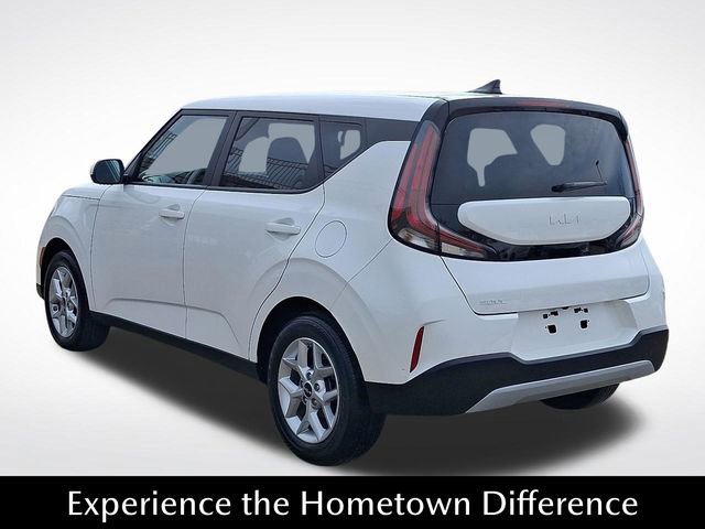 Used 2025 Kia Soul LX w/ LX Technology Package image 4