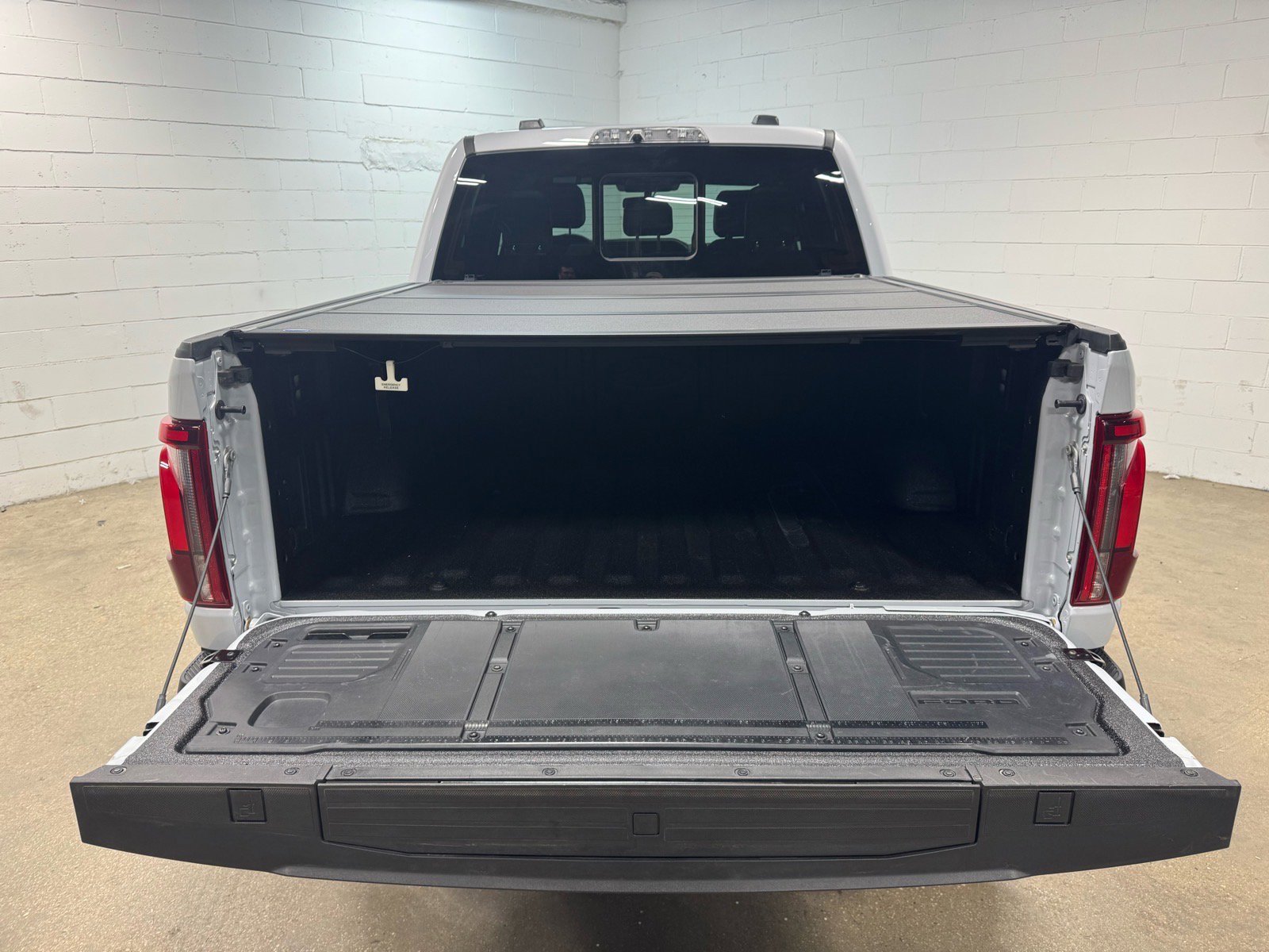 Used 2025 Ford F150 Raptor AWD/4WD image 40