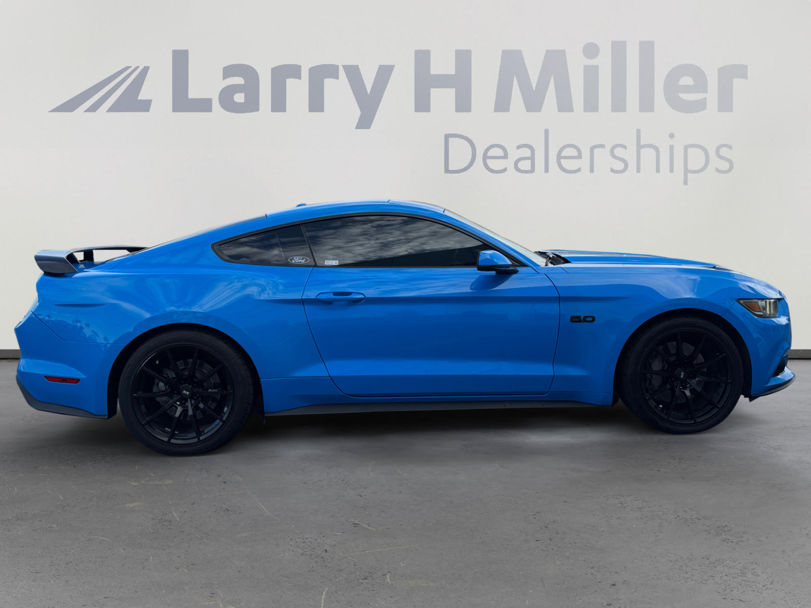 Used 2017 Ford Mustang GT Premium w/ Equipment Group 401A image 6