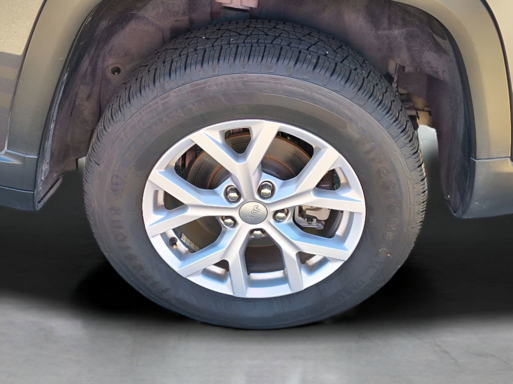 Used 2022 Jeep Grand Cherokee Limited image 3