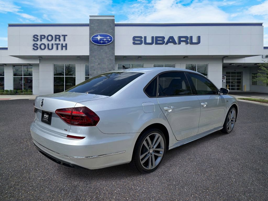 Used 2018 Volkswagen Passat 2.0T R-Line w/ R-Line Lighting Package FWD image 3