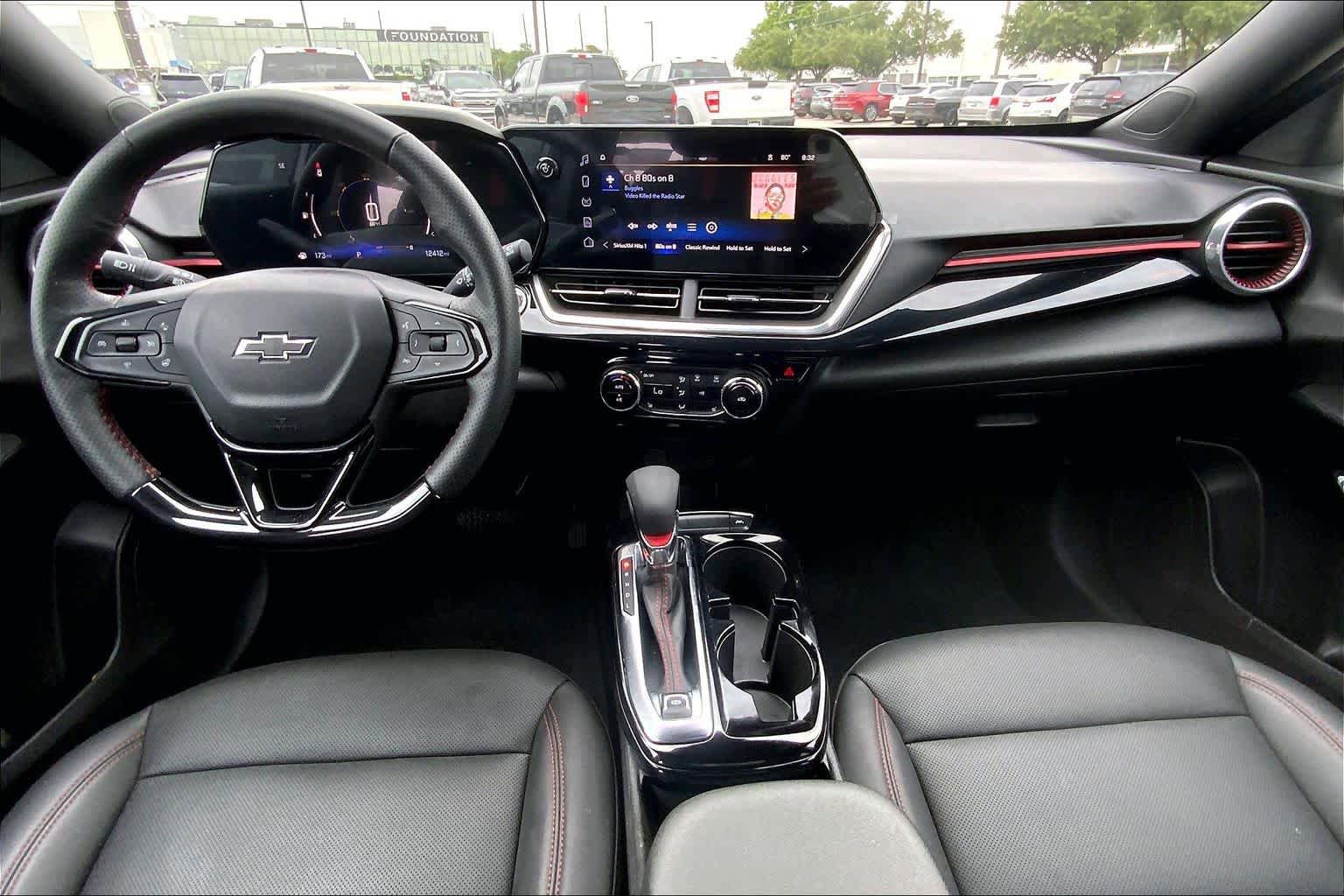 Used 2025 Chevrolet Trax RS FWD image 16