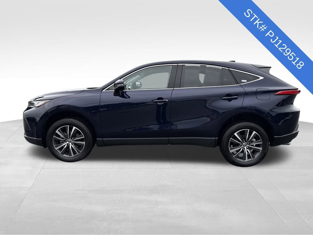 Used 2023 Toyota Venza LE image 4