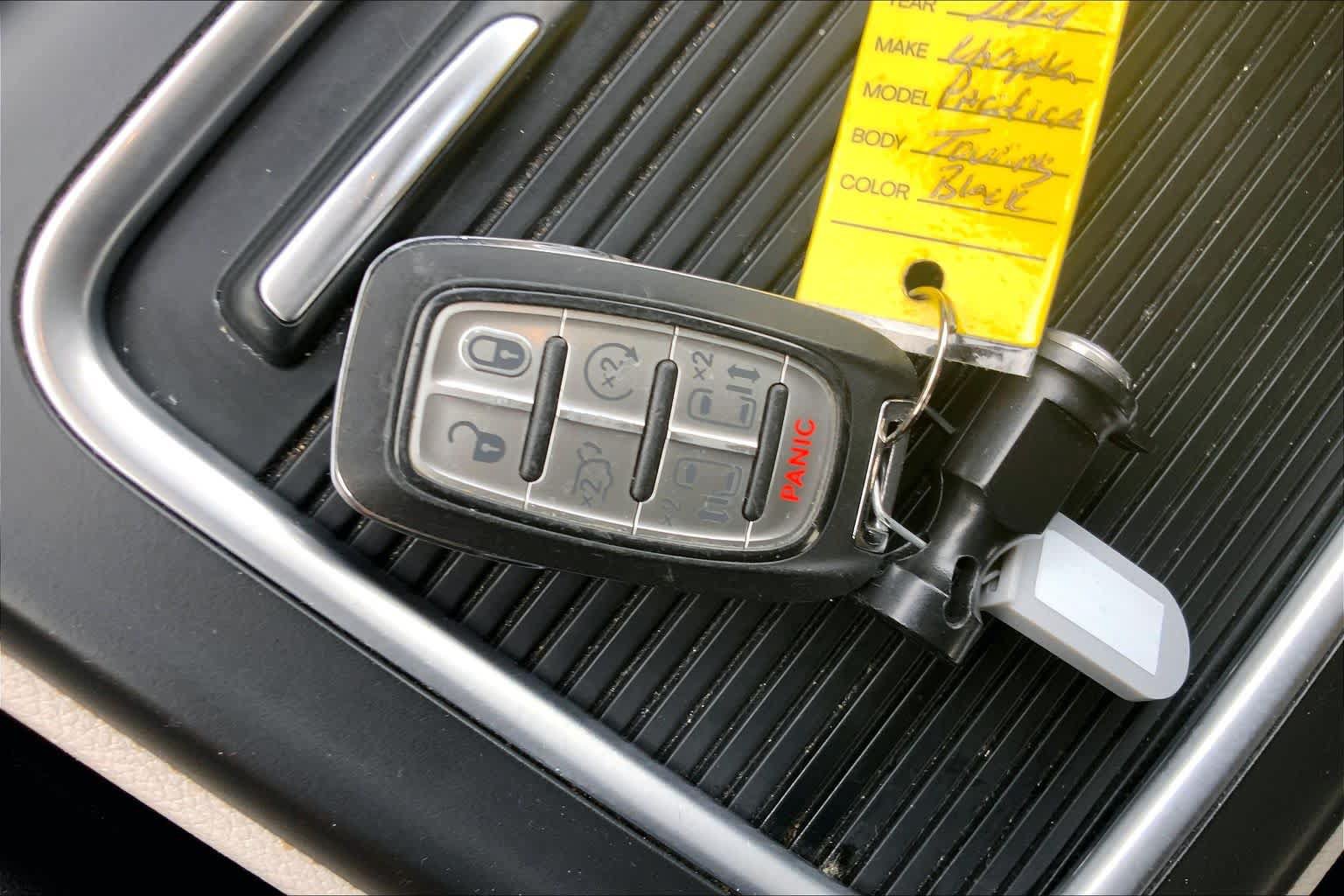 Used 2024 Chrysler Pacifica Touring-L FWD image 15