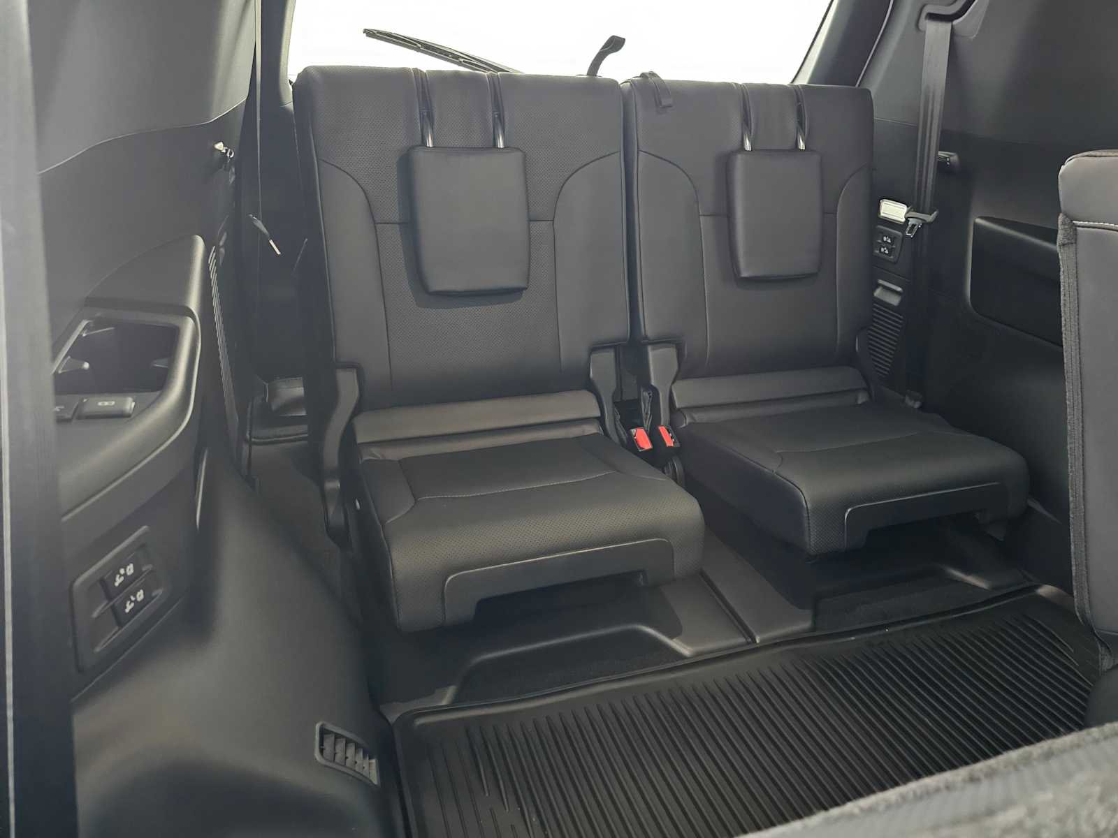 Used 2023 Lexus LX 600 F Sport w/ Accessory Package (Z1) image 13