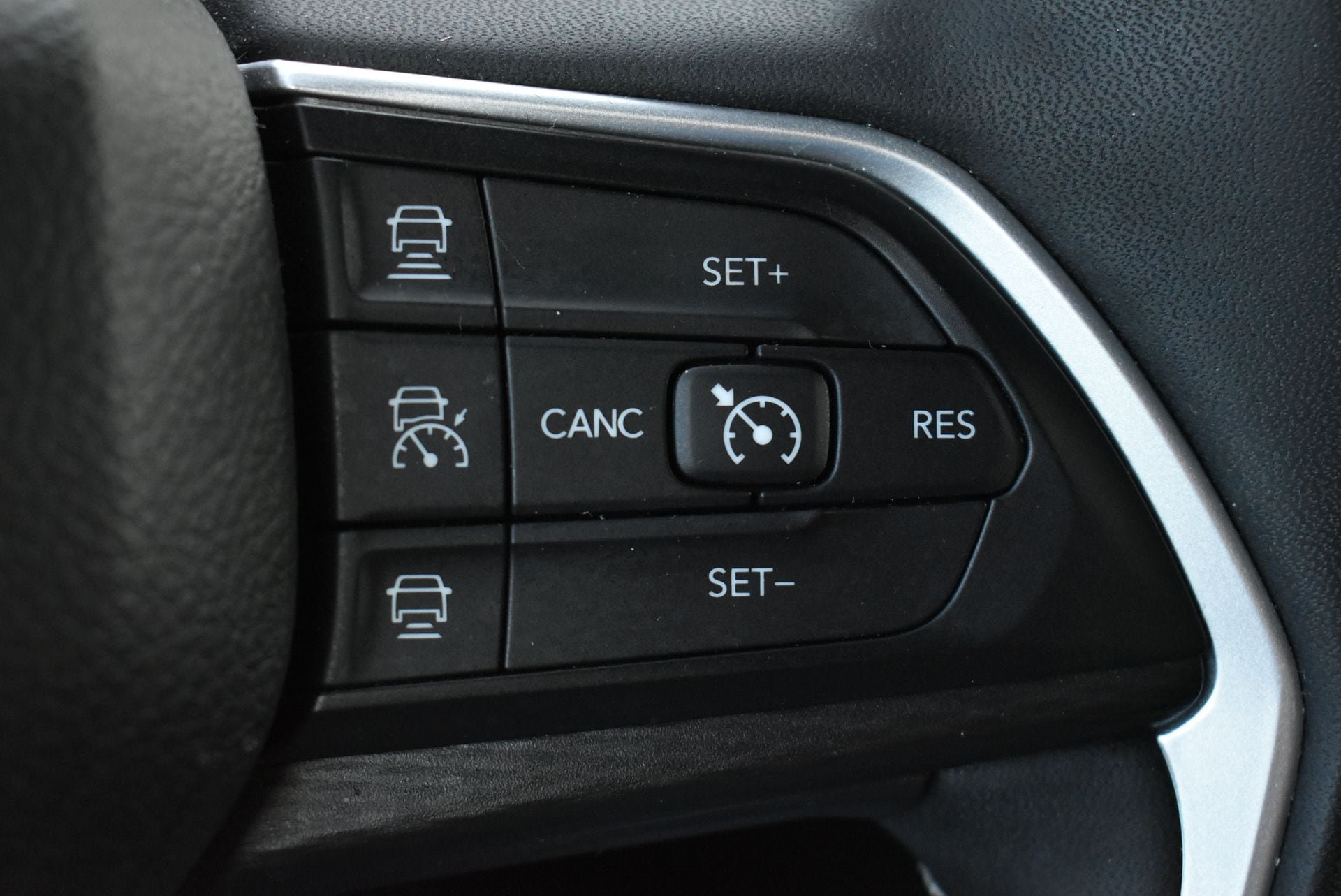 Used 2023 Jeep Grand Cherokee Altitude AWD/4WD image 21