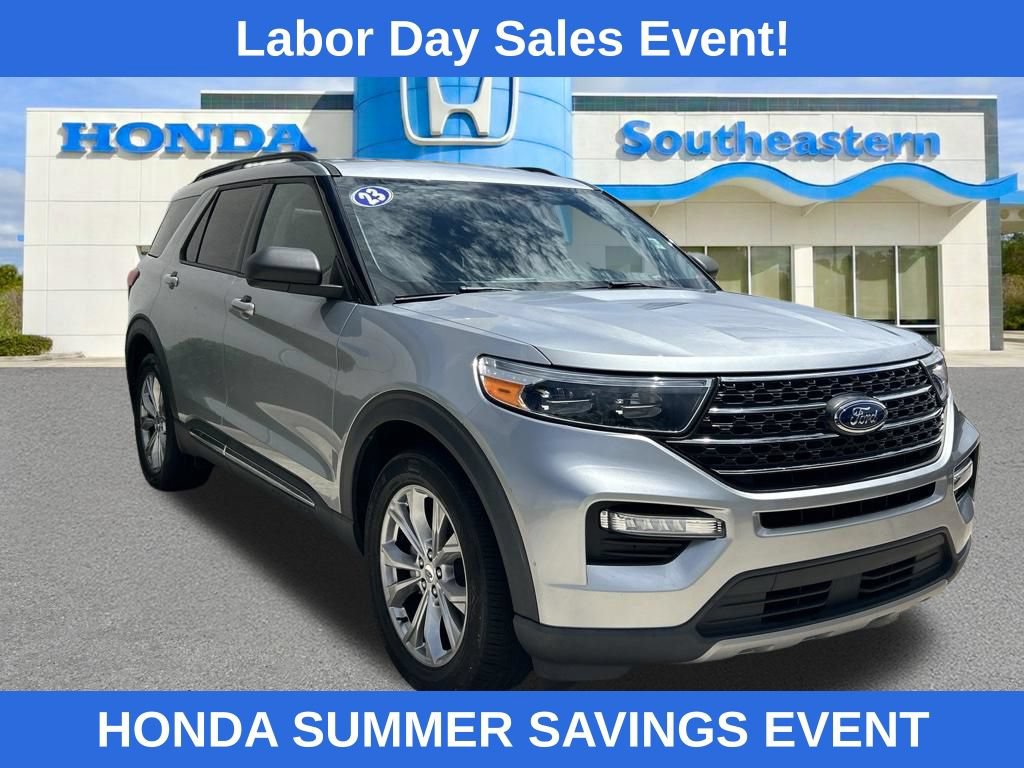 Used 2023 Ford Explorer XLT w/ Equipment Group 202A RWD image 3