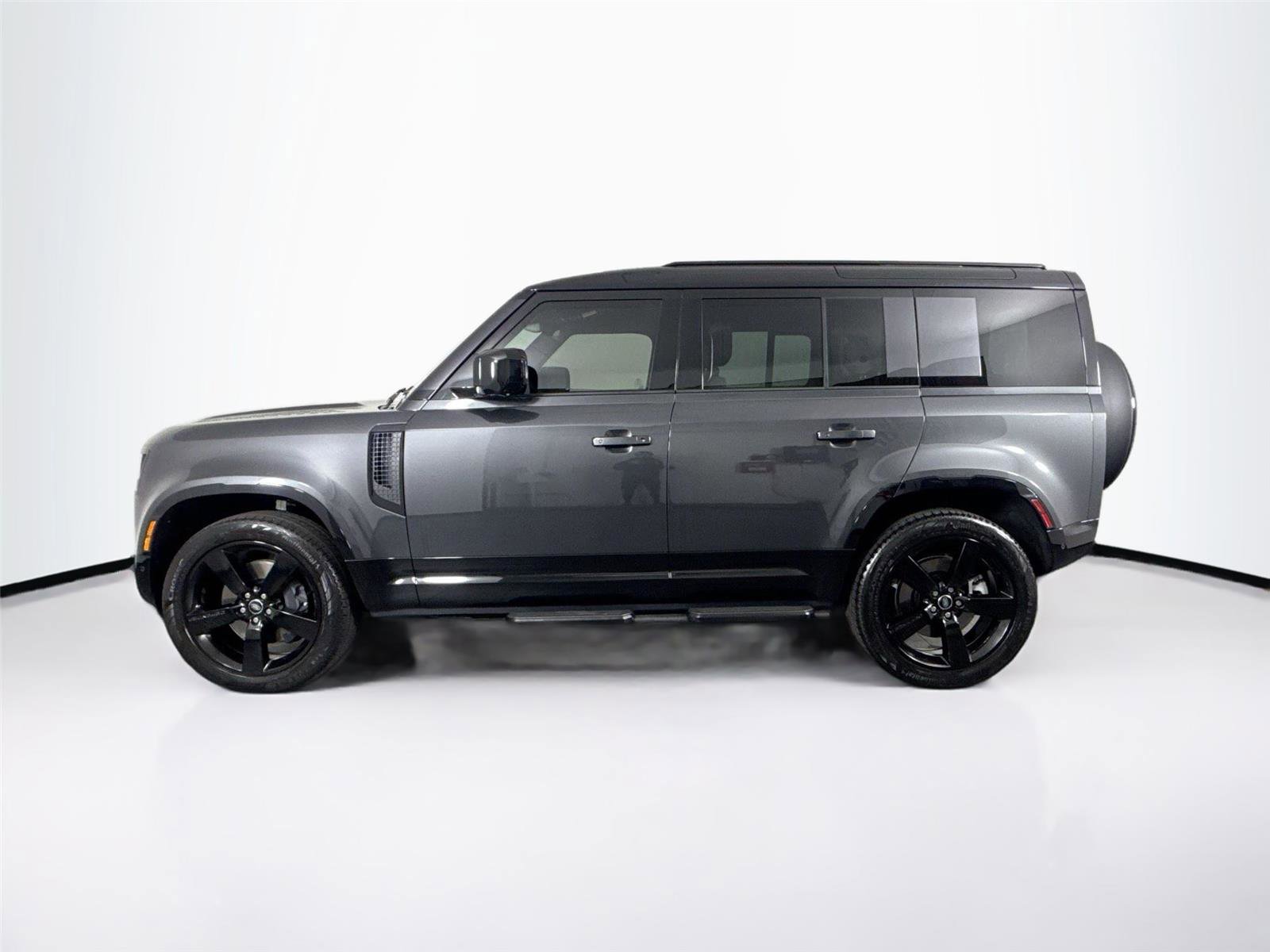 Used 2025 Land Rover Defender 110 X-Dynamic SE image 13