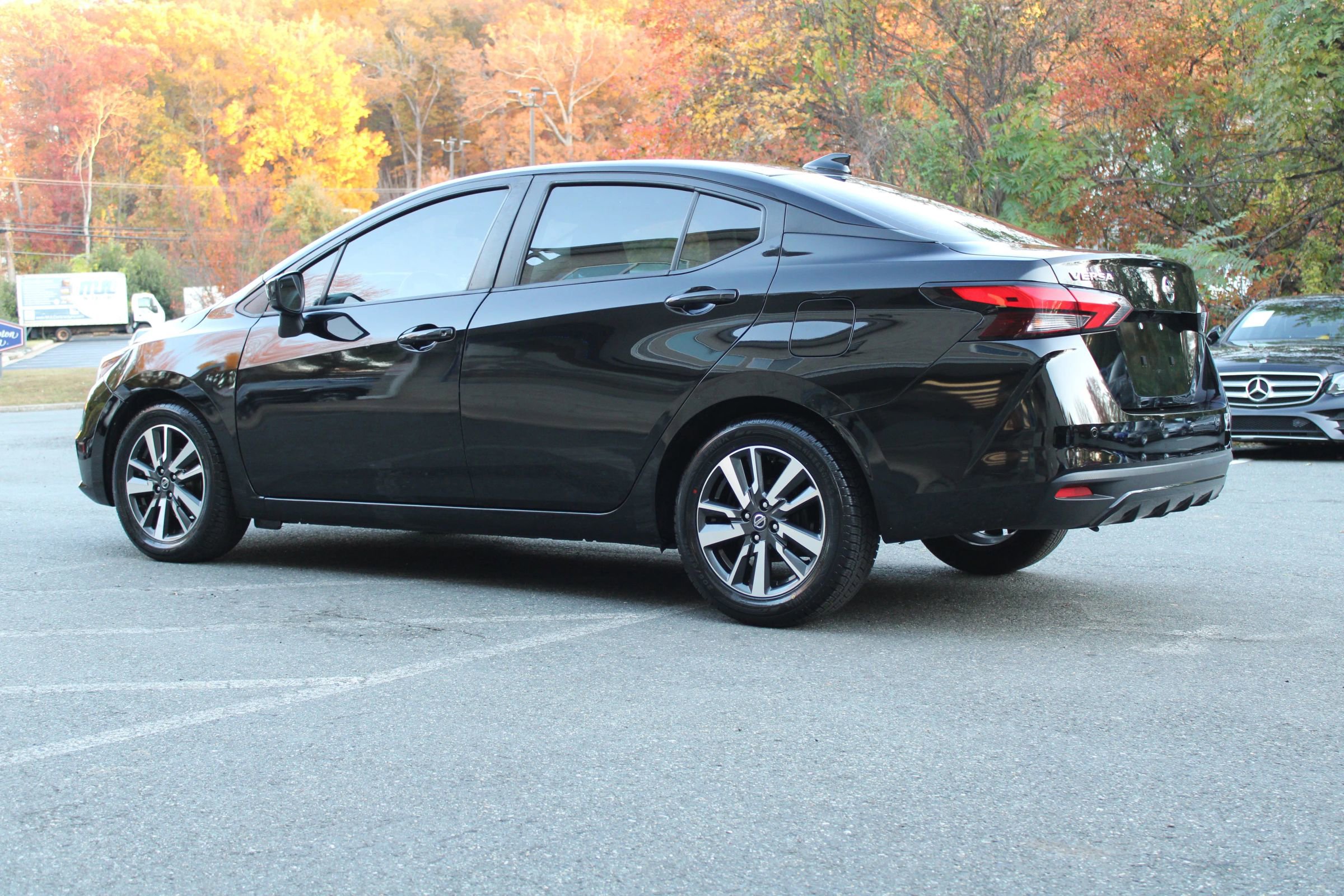 Used 2022 Nissan Versa SV image 4