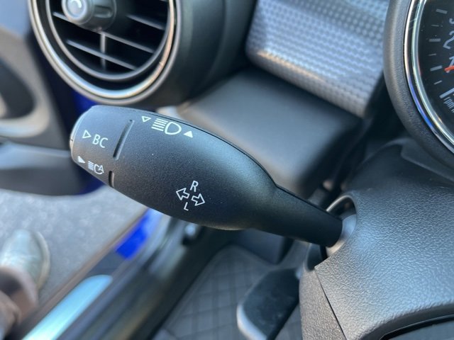 Used 2021 MINI Cooper 2-Door Hardtop image 13