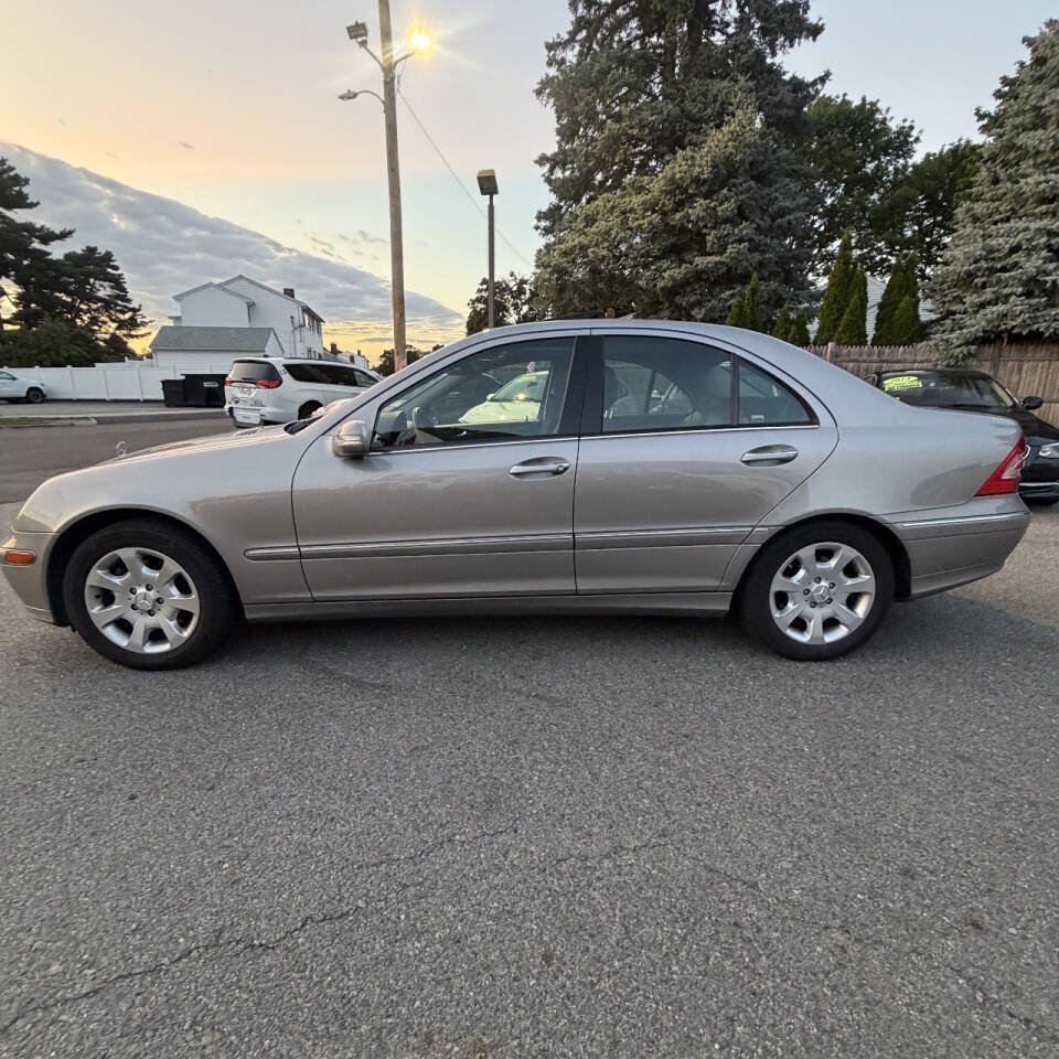 Used 2005 Mercedes-Benz C 320 4MATIC Sedan image 2