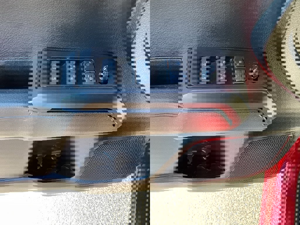 Used 2020 Toyota Tacoma SR image 4