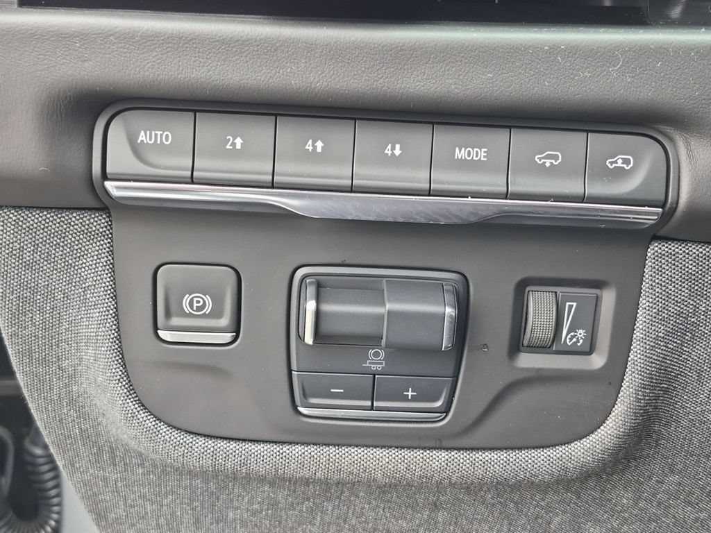 Certified 2025 Cadillac Escalade Sport Platinum AWD/4WD image 18