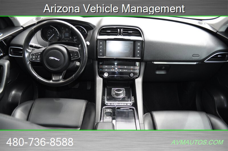 Used 2018 Jaguar F-PACE Premium AWD/4WD image 3