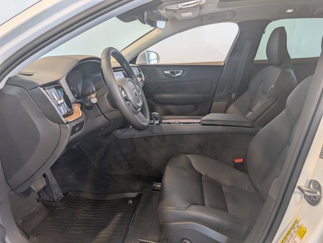 Used 2024 Volvo V60 B5 Cross Country Plus image 12