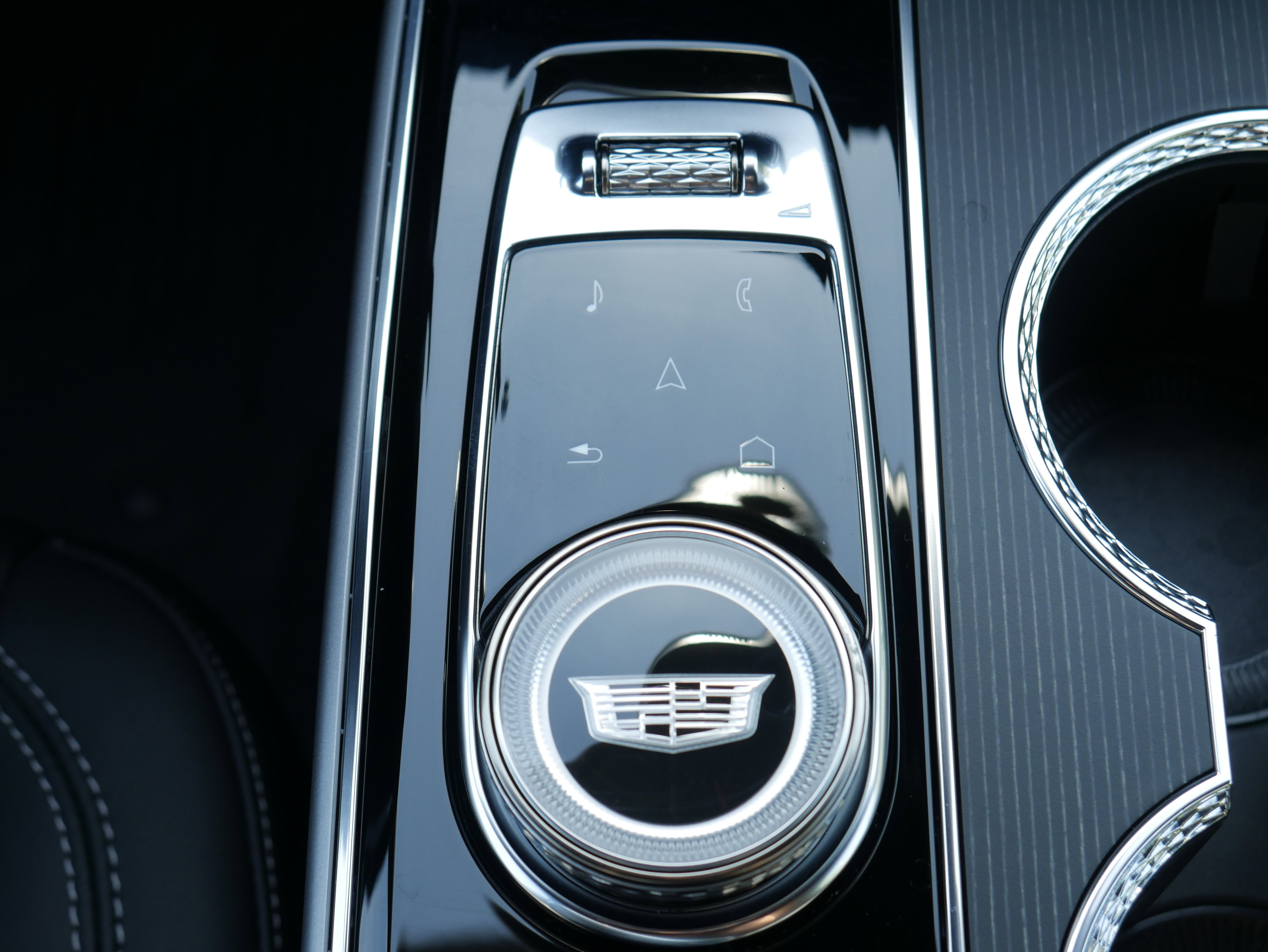 Used 2025 Cadillac Lyriq Luxury w/ LPO, Floor Liner Package AWD/4WD image 19