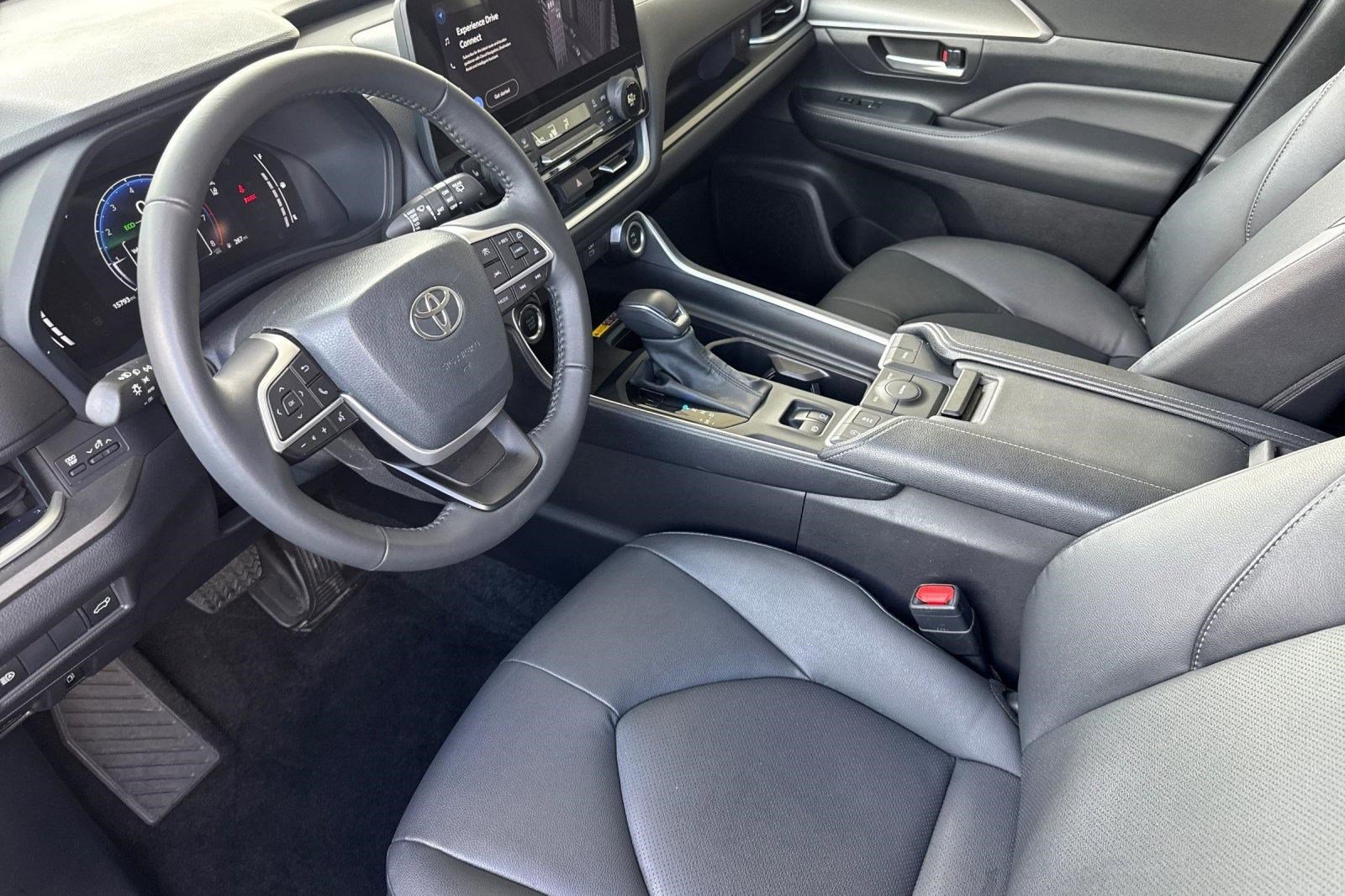 Used 2025 Toyota Grand Highlander FWD image 4