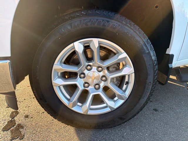 Used 2024 Chevrolet Silverado 1500 LT AWD/4WD image 10