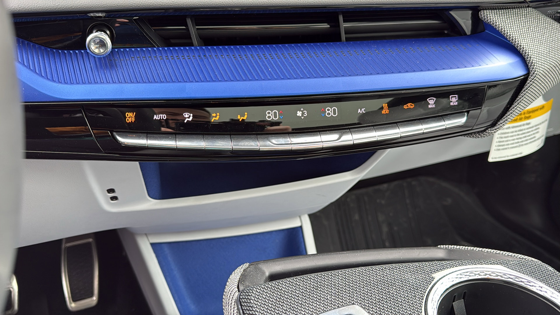 New 2026 Cadillac Optiq Luxury 2 image 21