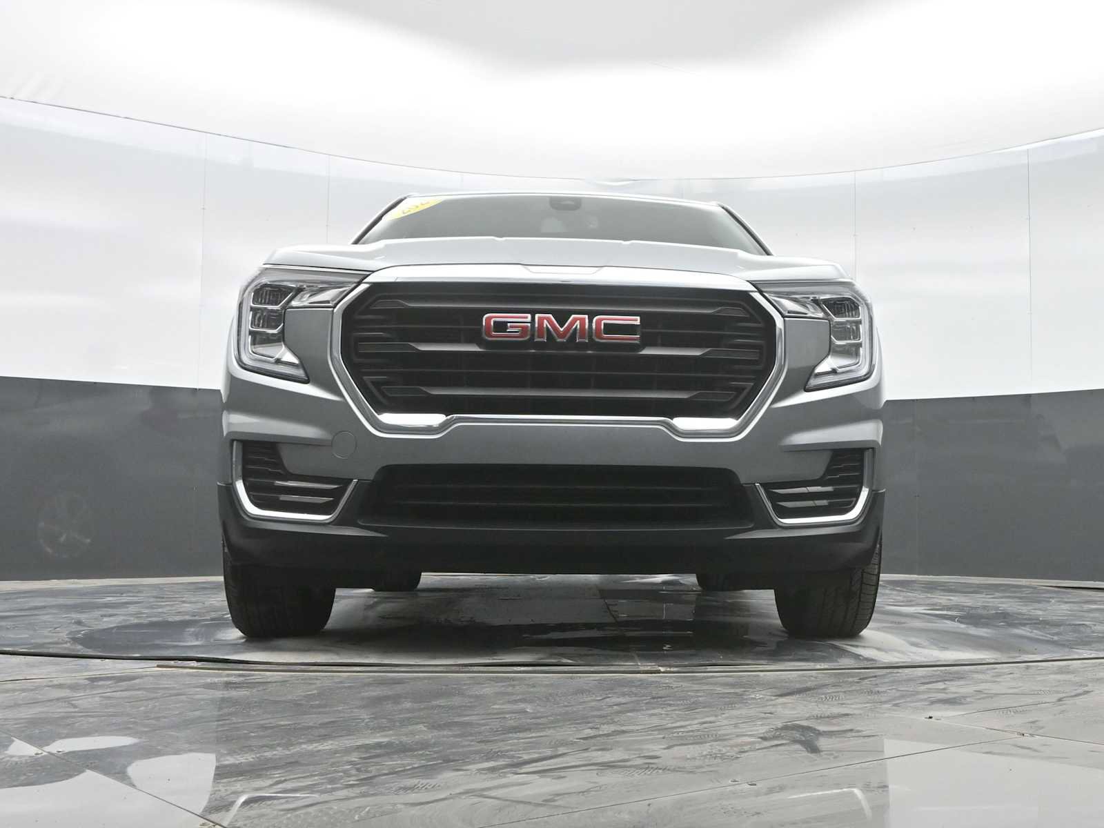 Used 2024 GMC Terrain SLE image 22