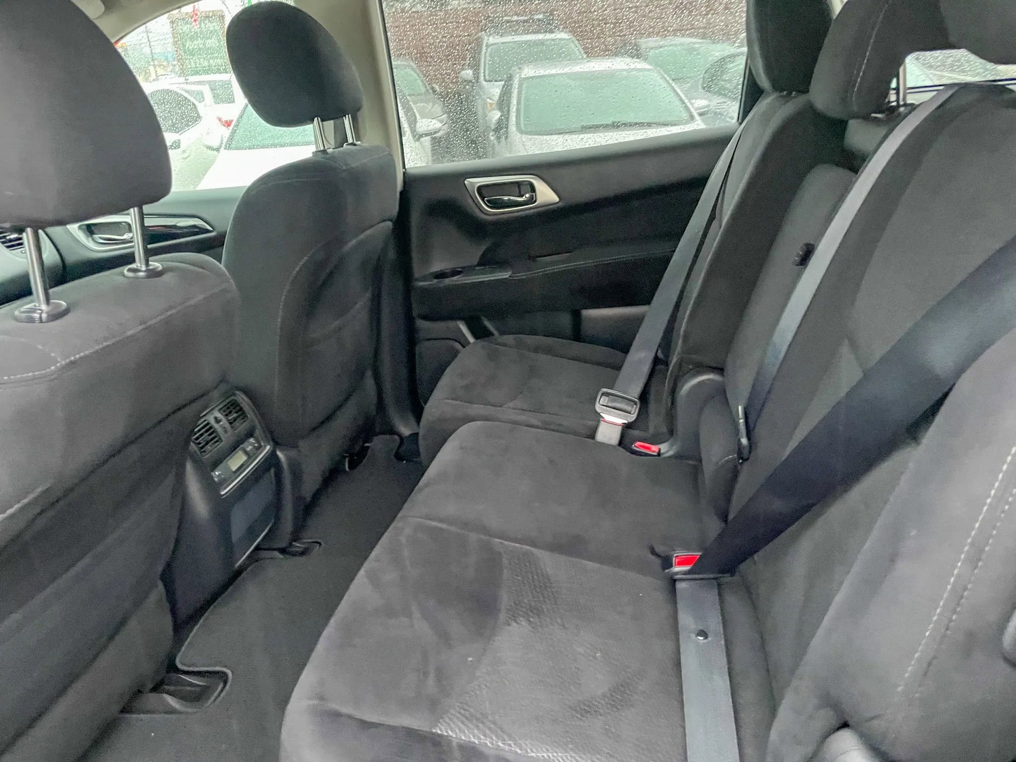 Used 2014 Nissan Pathfinder S image 29