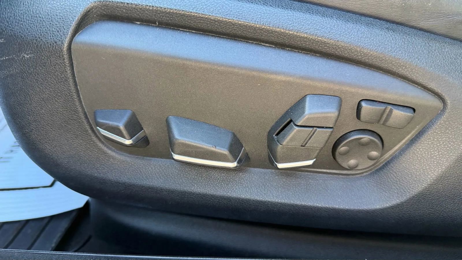 Used 2013 BMW 750i xDrive image 25