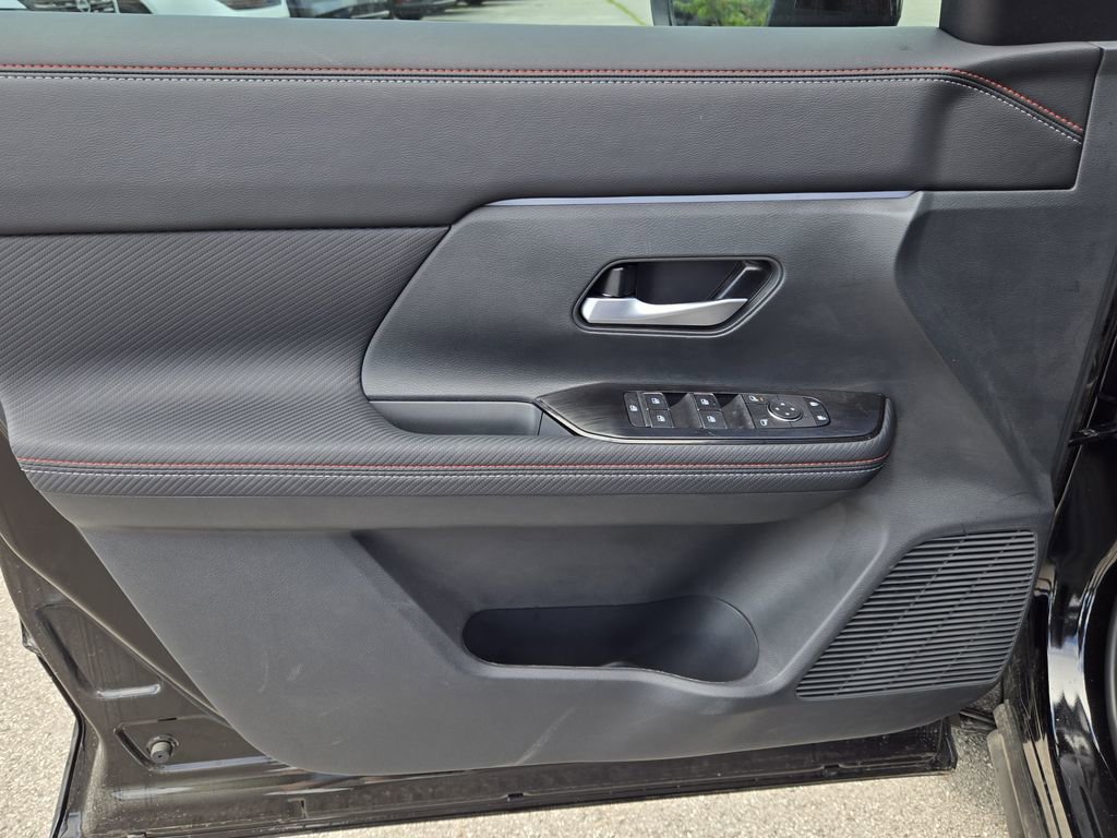 New 2026 Nissan Kicks SR w/ Cold Weather Package FWD image 17