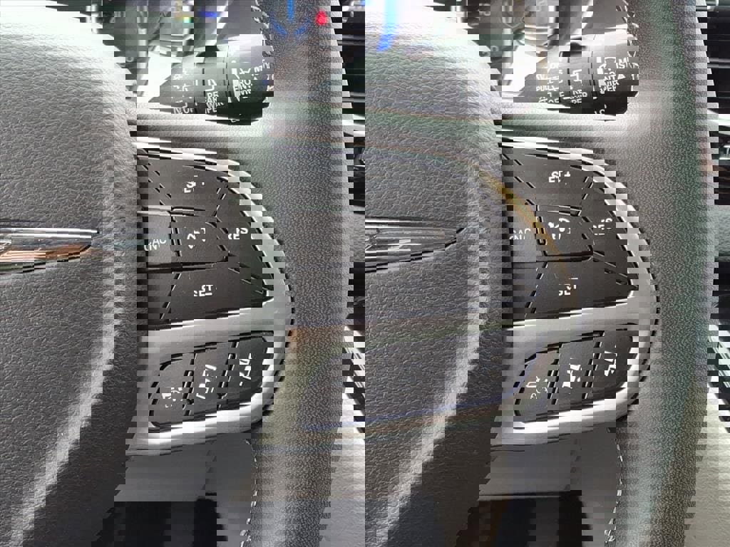 Used 2024 Chrysler Pacifica Touring-L image 19