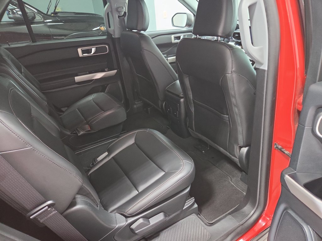 Used 2024 Ford Explorer XLT w/ Equipment Group 202A AWD/4WD image 19