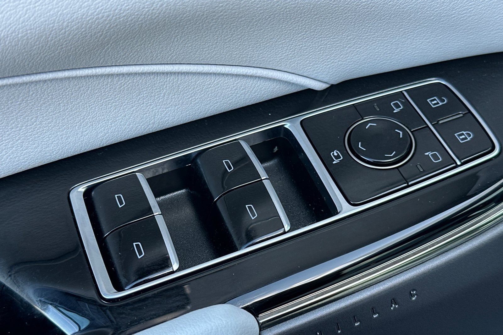 Certified 2025 Cadillac Lyriq Luxury image 11