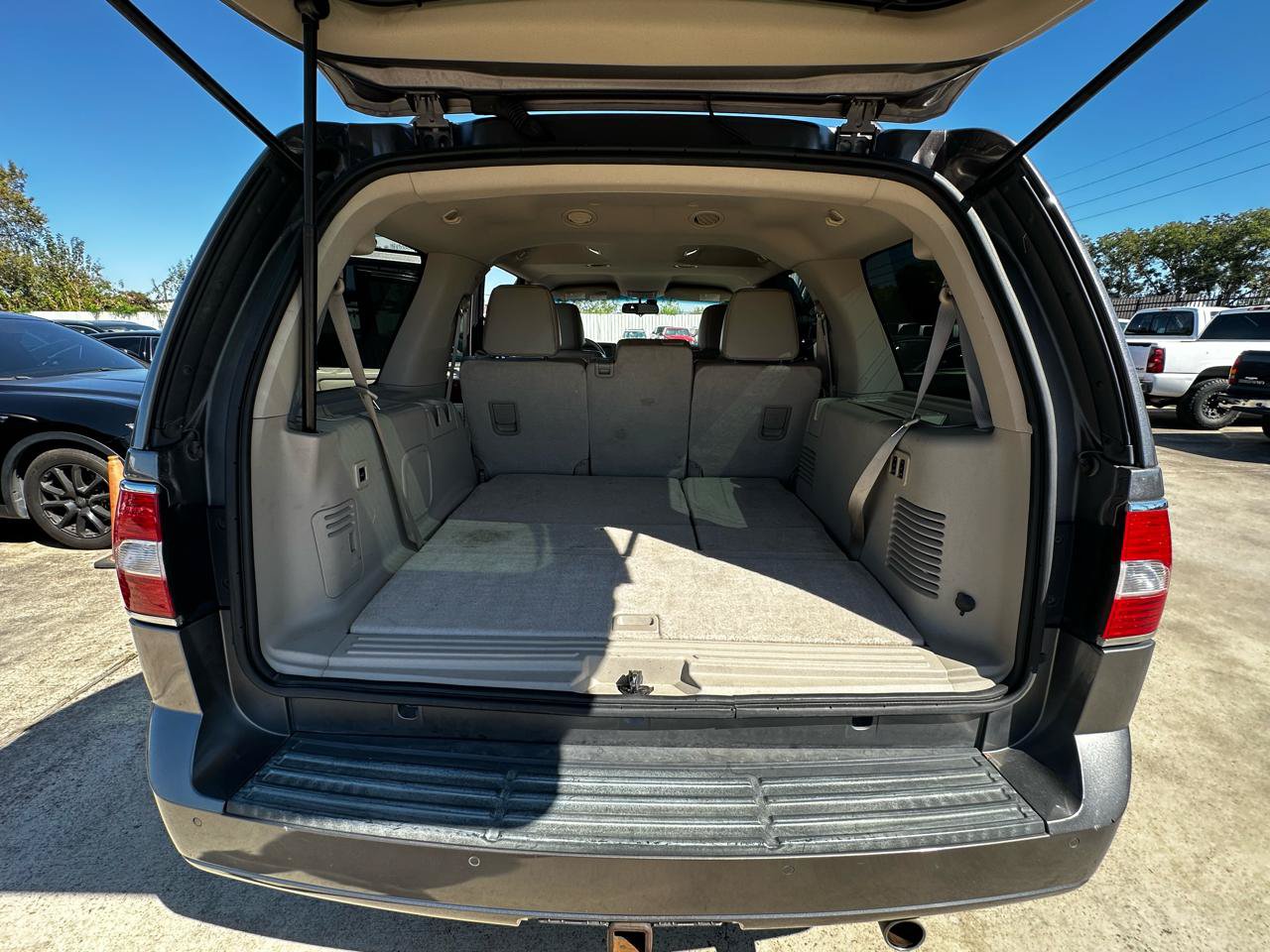 Used 2012 Lincoln Navigator 2WD image 61