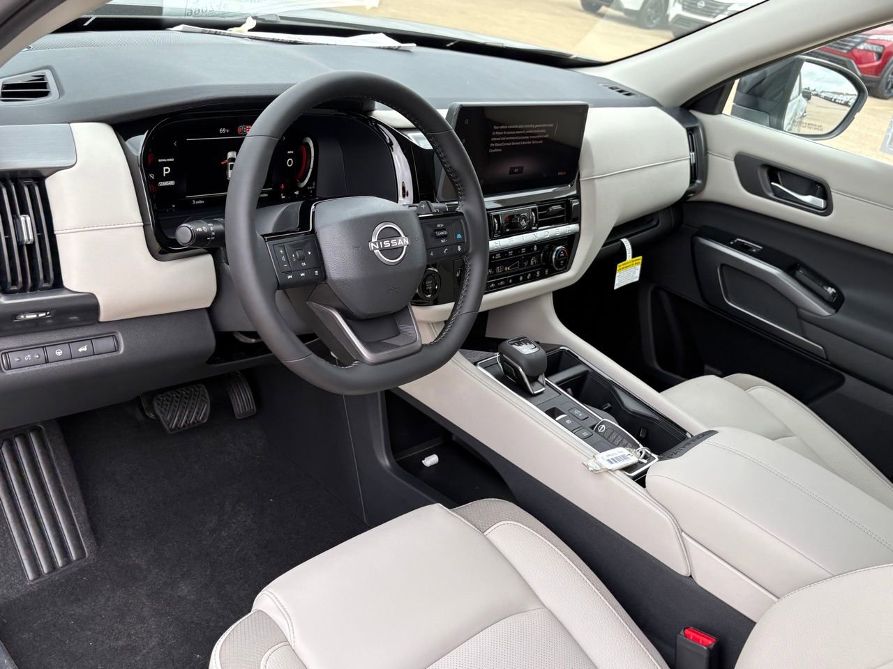 New 2026 Nissan Pathfinder SL image 14