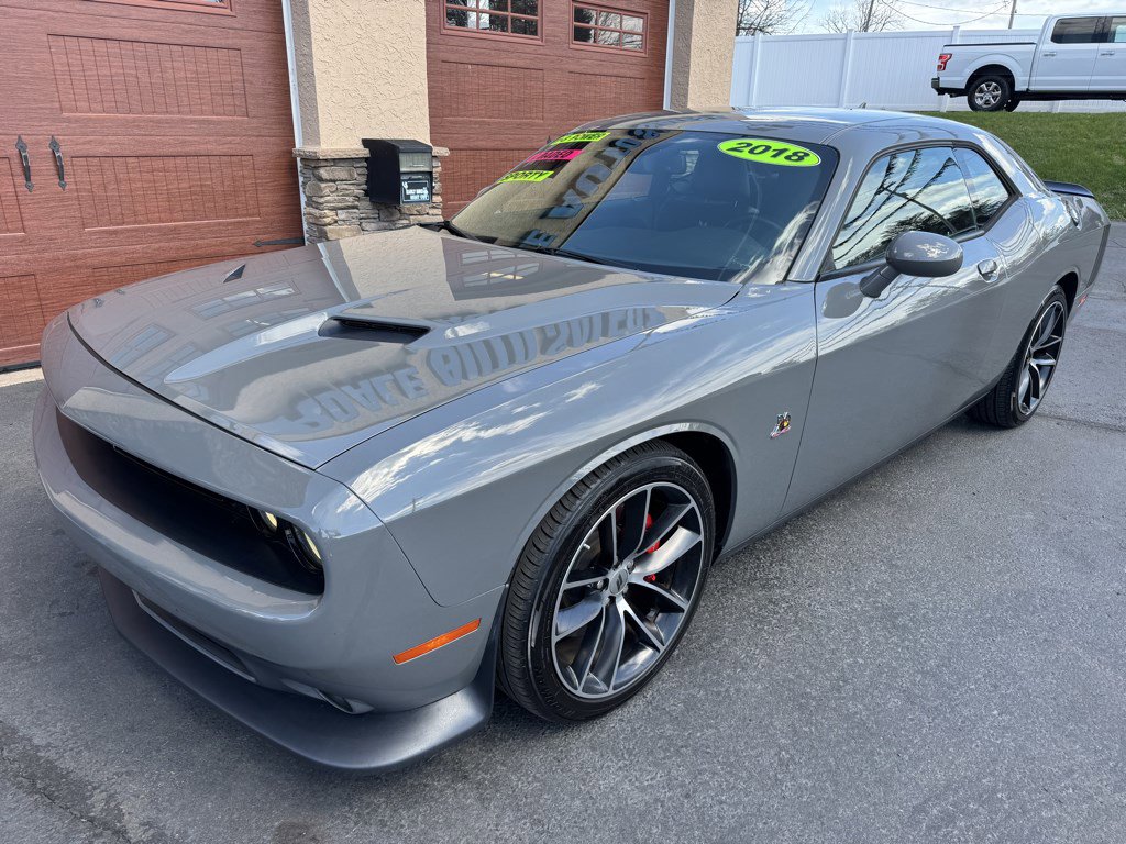 Used 2018 Dodge Challenger R/T Scat Pack w/ Leather Interior Group RWD image 2