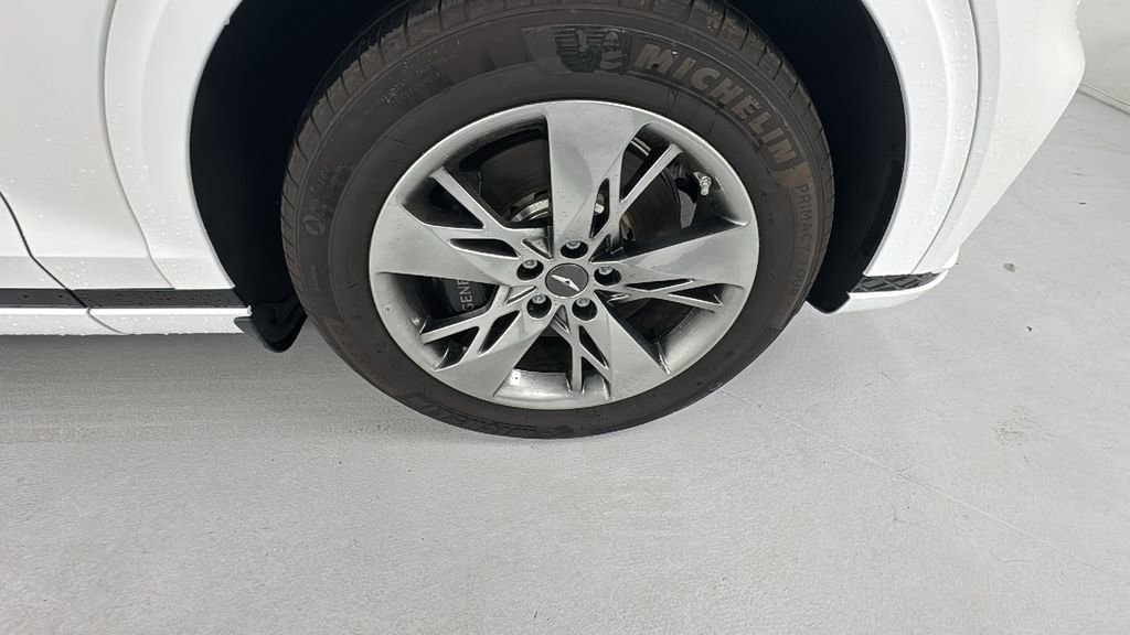 Used 2025 Genesis GV70 3.5T Sport image 9