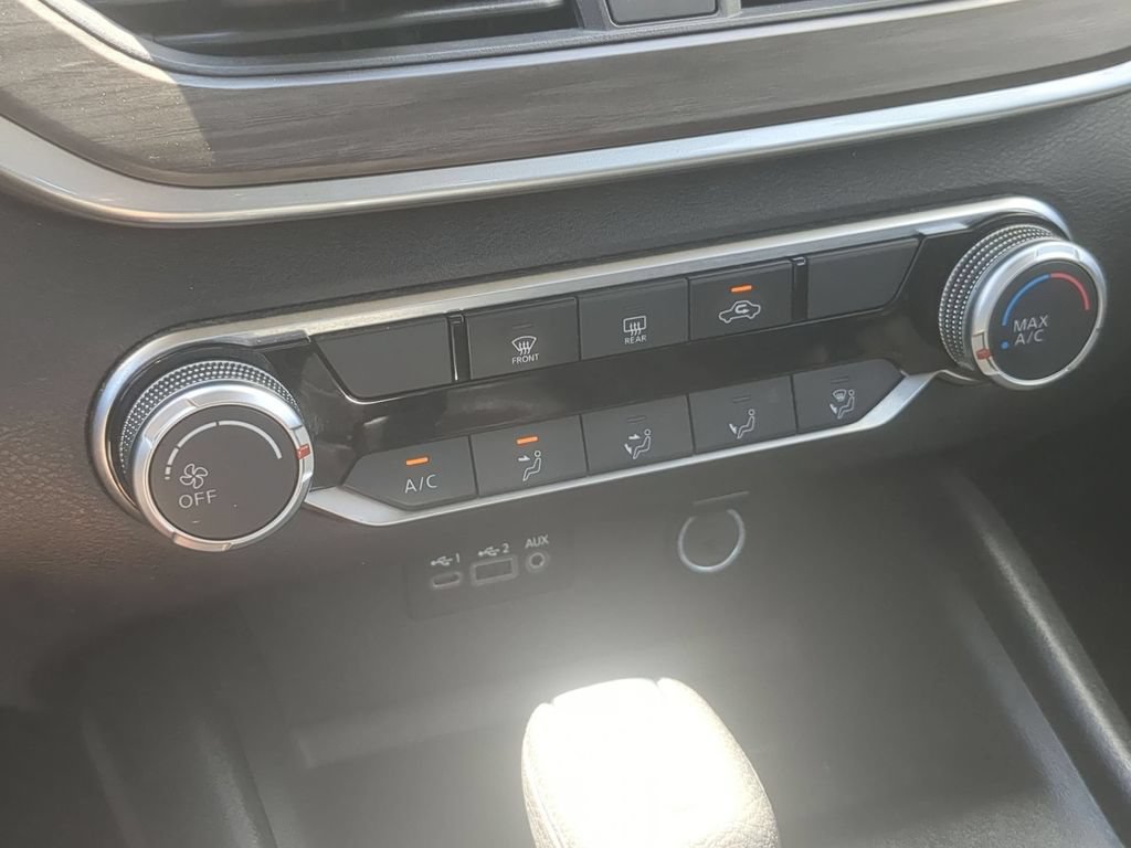 Used 2025 Nissan Altima 2.5 SV FWD image 21