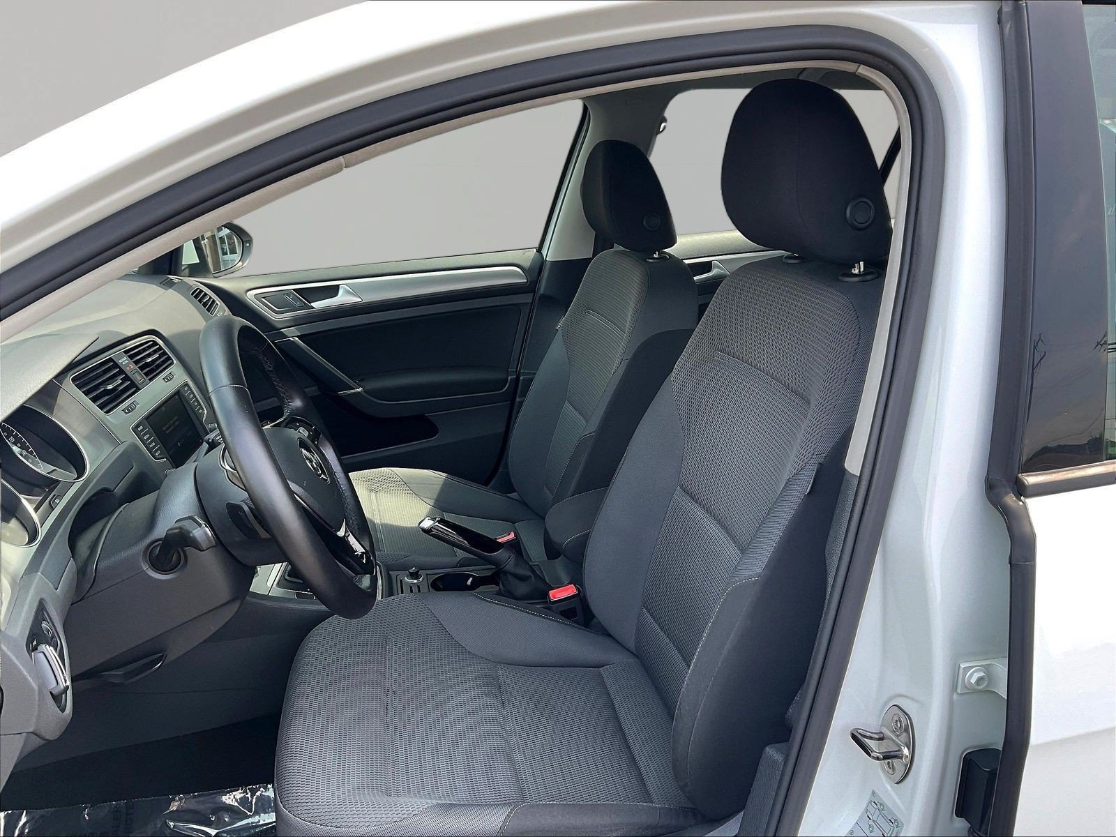 Used 2016 Volkswagen Golf S FWD image 21