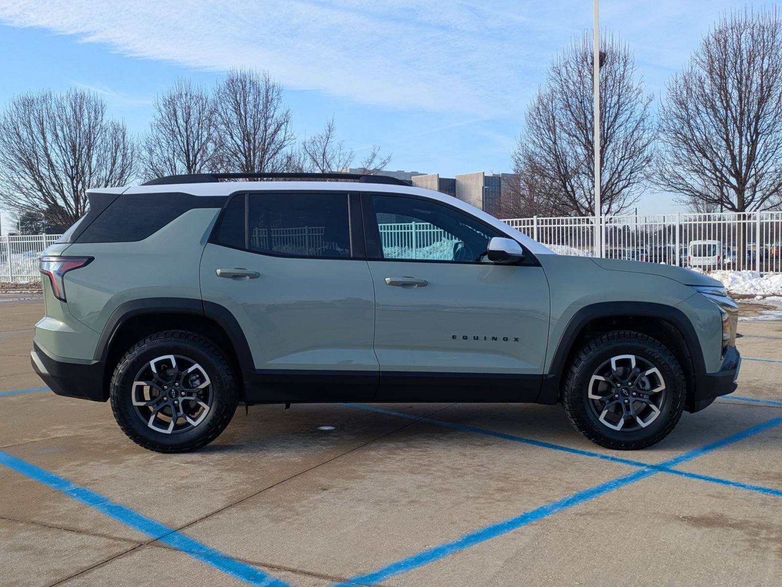 Used 2025 Chevrolet Equinox ACTIV w/ Safety and Technology Package image 5