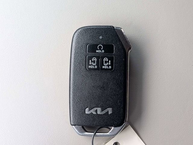 Used 2022 Kia Carnival LX FWD image 31