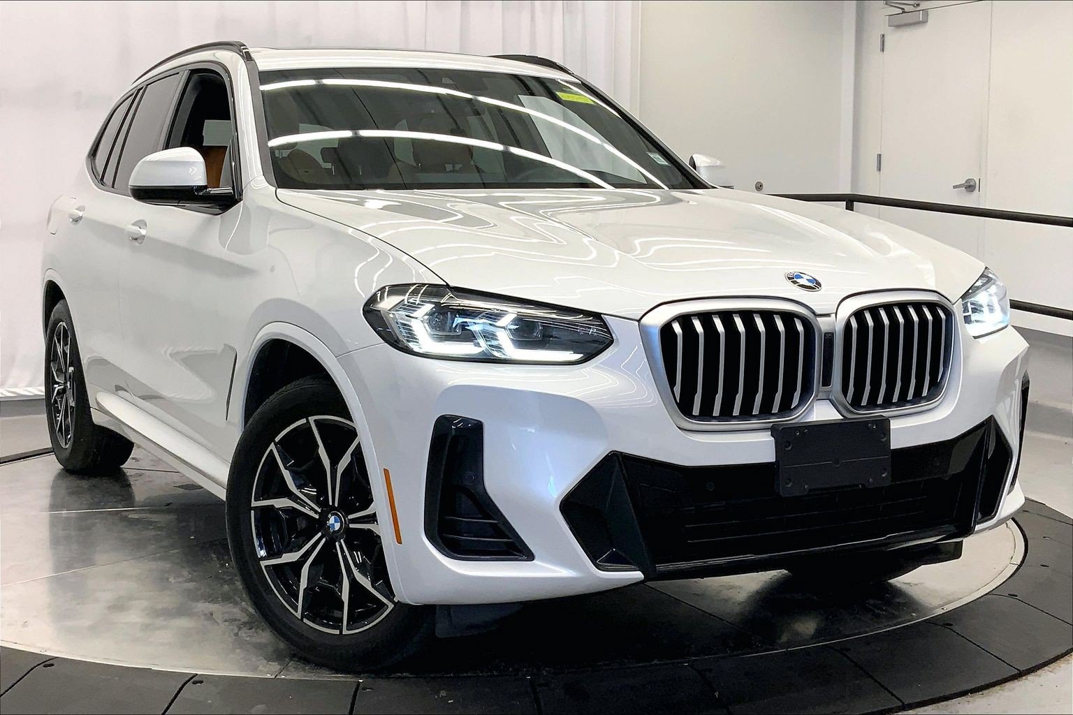Used 2024 BMW X3 xDrive30i w/ Premium Package AWD/4WD image 9