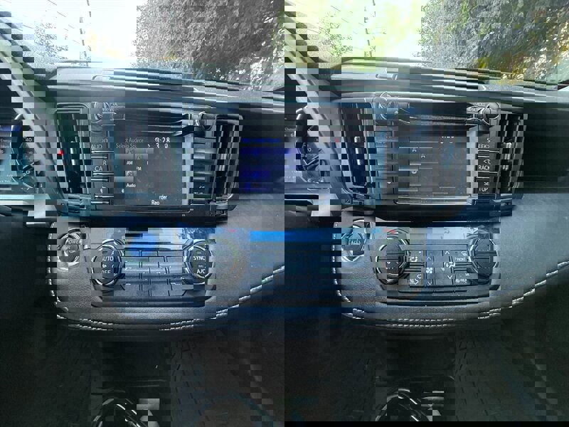 Used 2018 Toyota RAV4 LE image 16