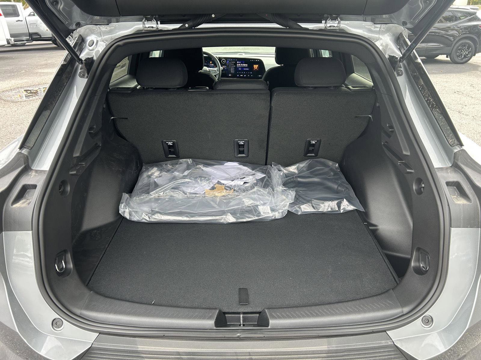 New 2026 Chevrolet Equinox EV LT image 25