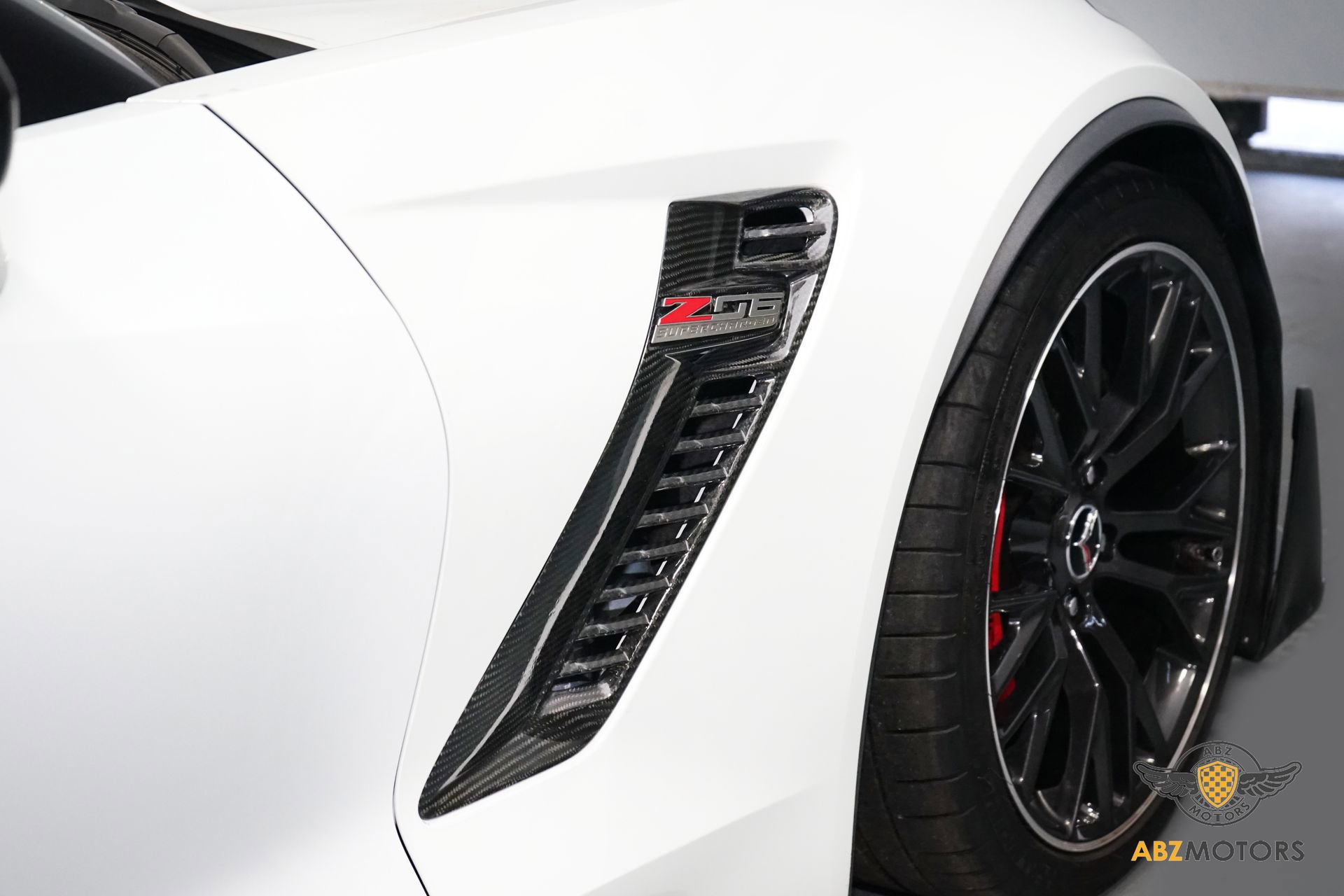 Used 2015 Chevrolet Corvette Z06 w/ 3LZ Preferred Equipment Group RWD image 12