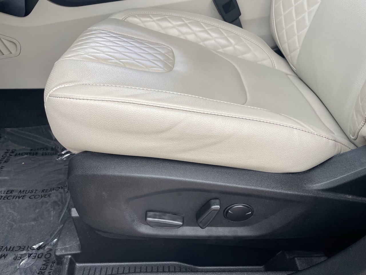 Used 2023 Ford Edge Titanium w/ Equipment Group 301A image 24